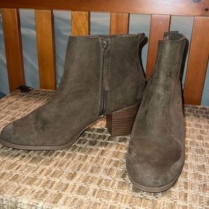 Women’s Ankle Booties 9